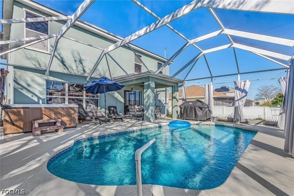 1422 NE 9th Terrace Cape Coral FL 33909