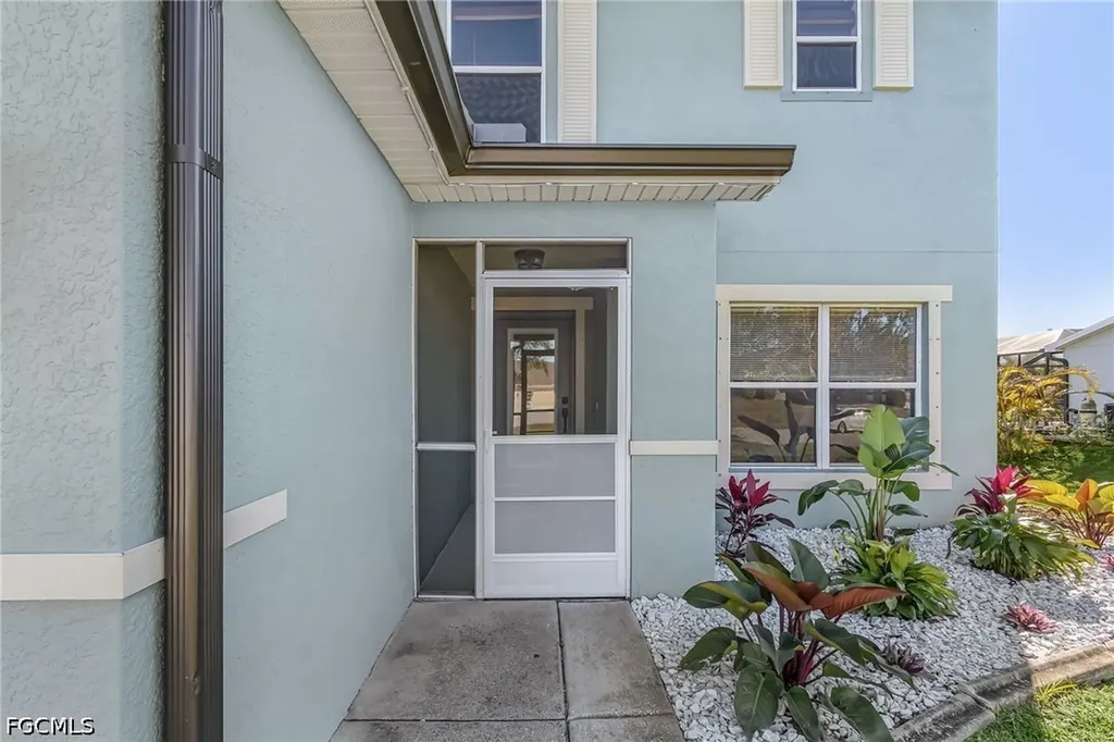 1422 NE 9th Terrace Cape Coral FL 33909