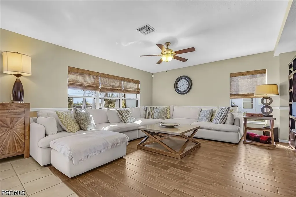 1422 NE 9th Terrace Cape Coral FL 33909