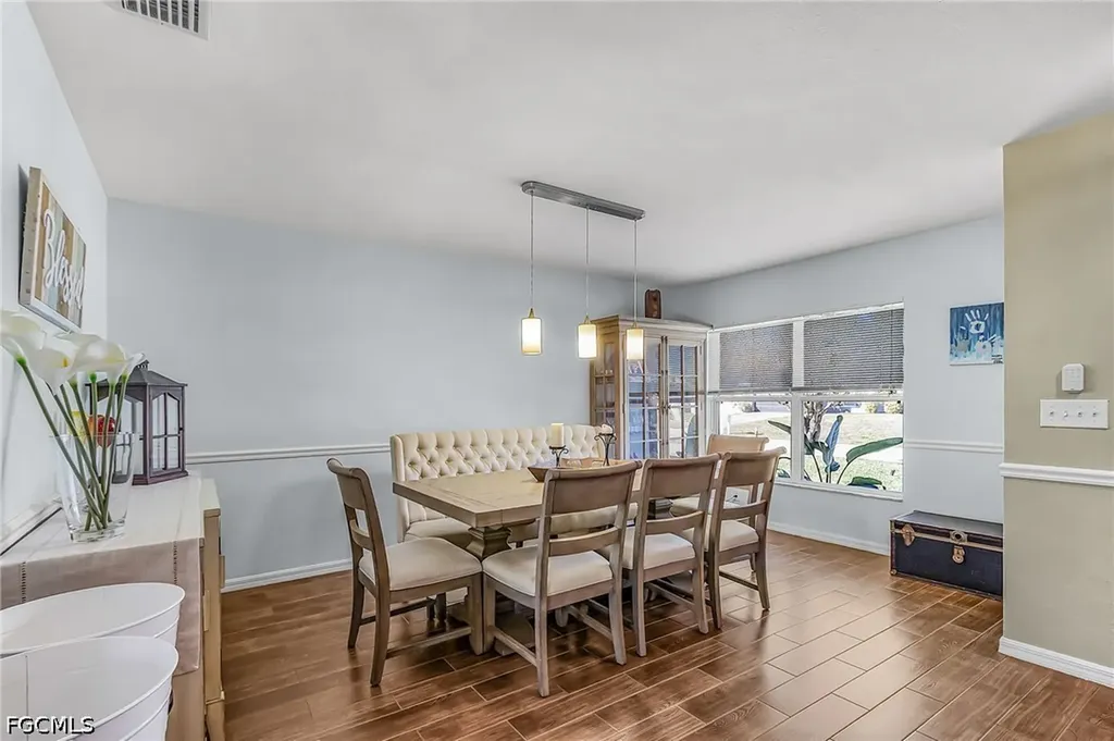 1422 NE 9th Terrace Cape Coral FL 33909