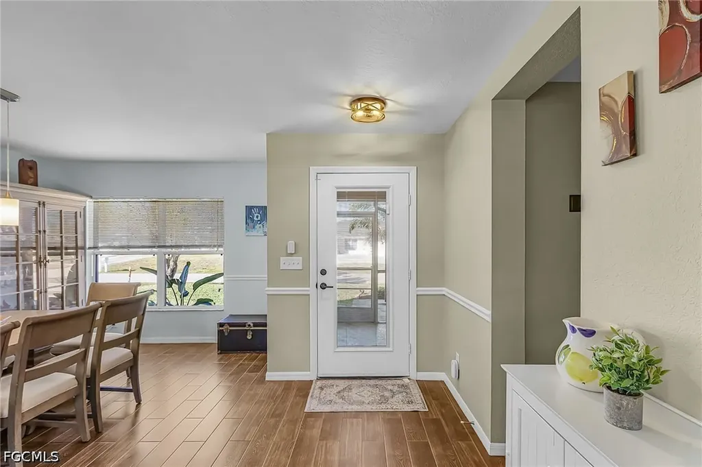 1422 NE 9th Terrace Cape Coral FL 33909