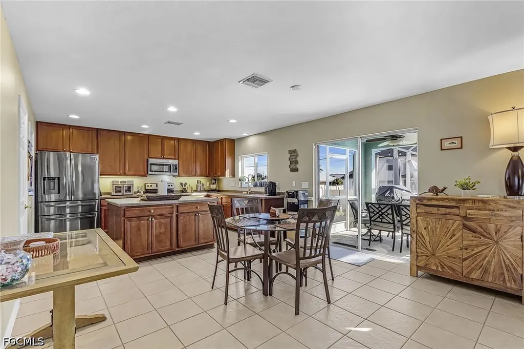 1422 NE 9th Terrace Cape Coral FL 33909