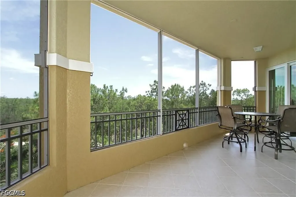 2738 Tiburon Boulevard E Naples FL 34109
