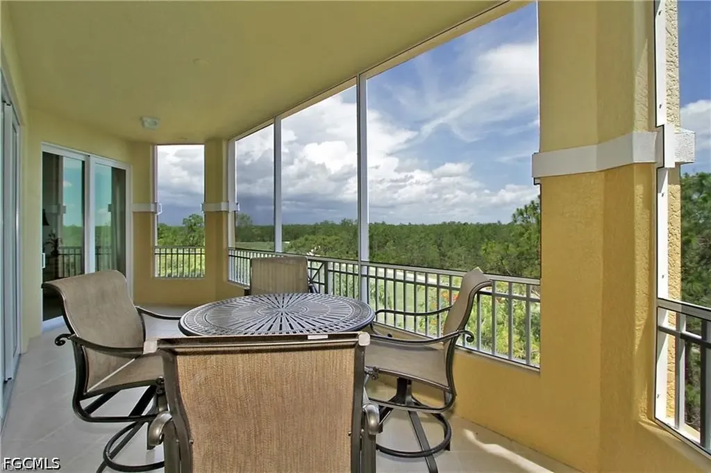 2738 Tiburon Boulevard E Naples FL 34109