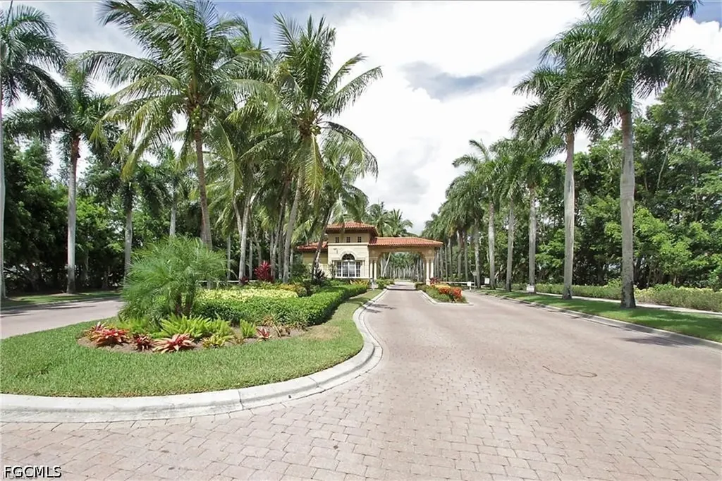 2738 Tiburon Boulevard E Naples FL 34109