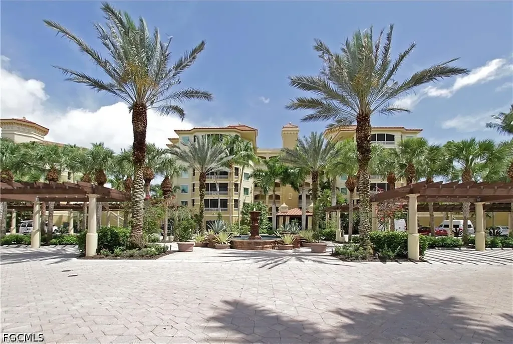2738 Tiburon Boulevard E Naples FL 34109