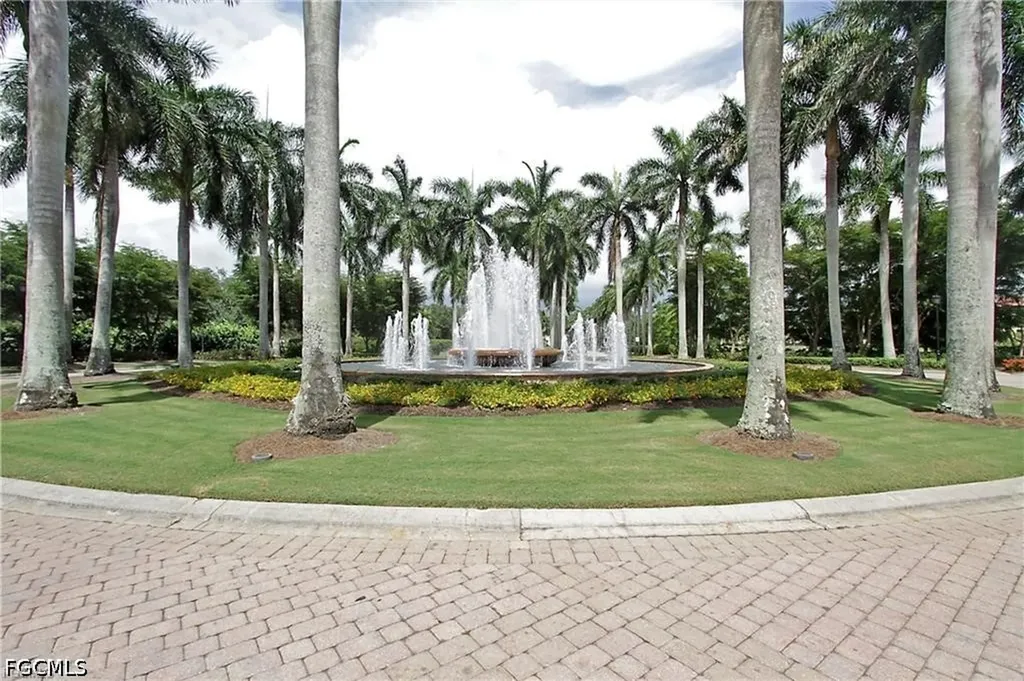 2738 Tiburon Boulevard E Naples FL 34109
