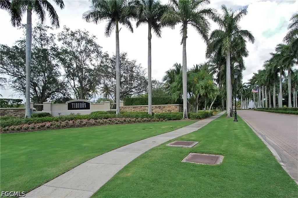 2738 Tiburon Boulevard E Naples FL 34109