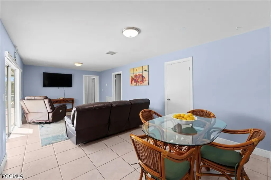 710 SE 43rd Street Cape Coral FL 33904