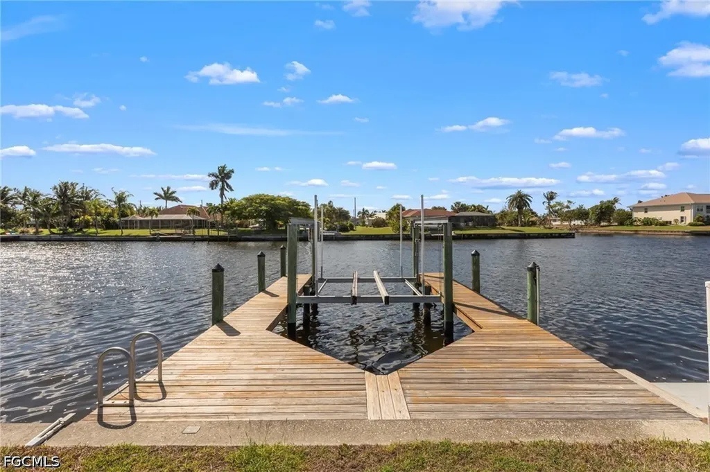 710 SE 43rd Street Cape Coral FL 33904