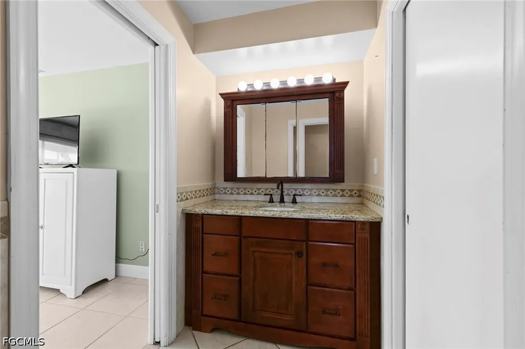 710 SE 43rd Street Cape Coral FL 33904