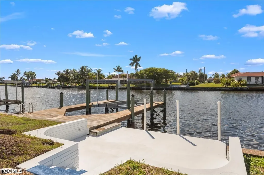 710 SE 43rd Street Cape Coral FL 33904