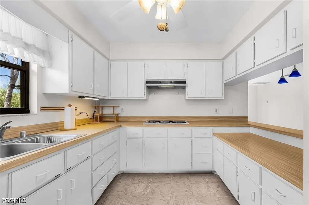 8677 Whispering Pines Drive St. James City FL 33956