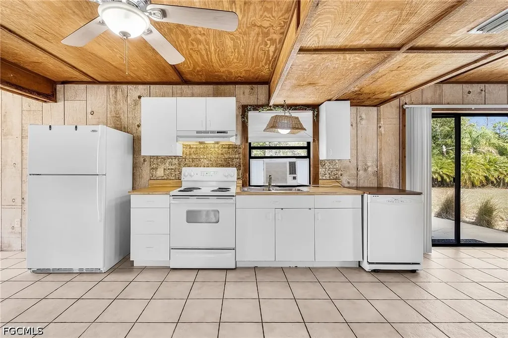8677 Whispering Pines Drive St. James City FL 33956