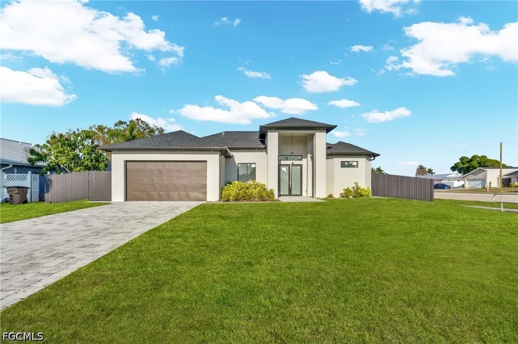 2 SE 20th Court Cape Coral FL 33990