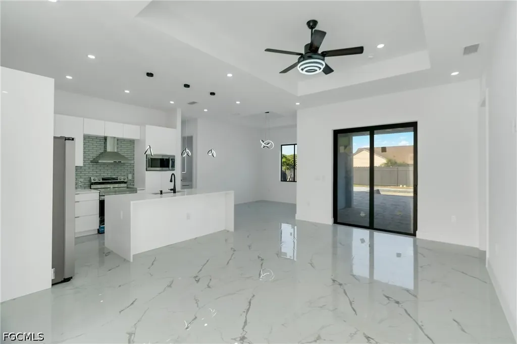 2 SE 20th Court Cape Coral FL 33990