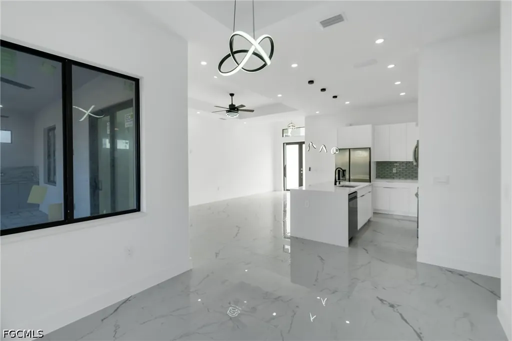 2 SE 20th Court Cape Coral FL 33990