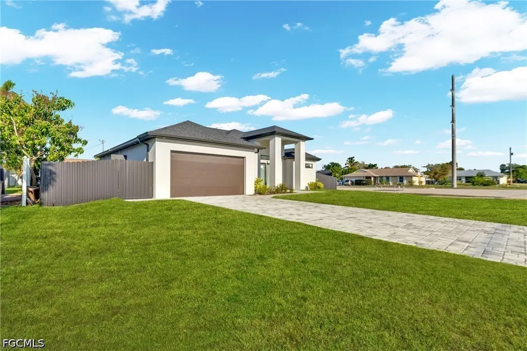 2 SE 20th Court Cape Coral FL 33990