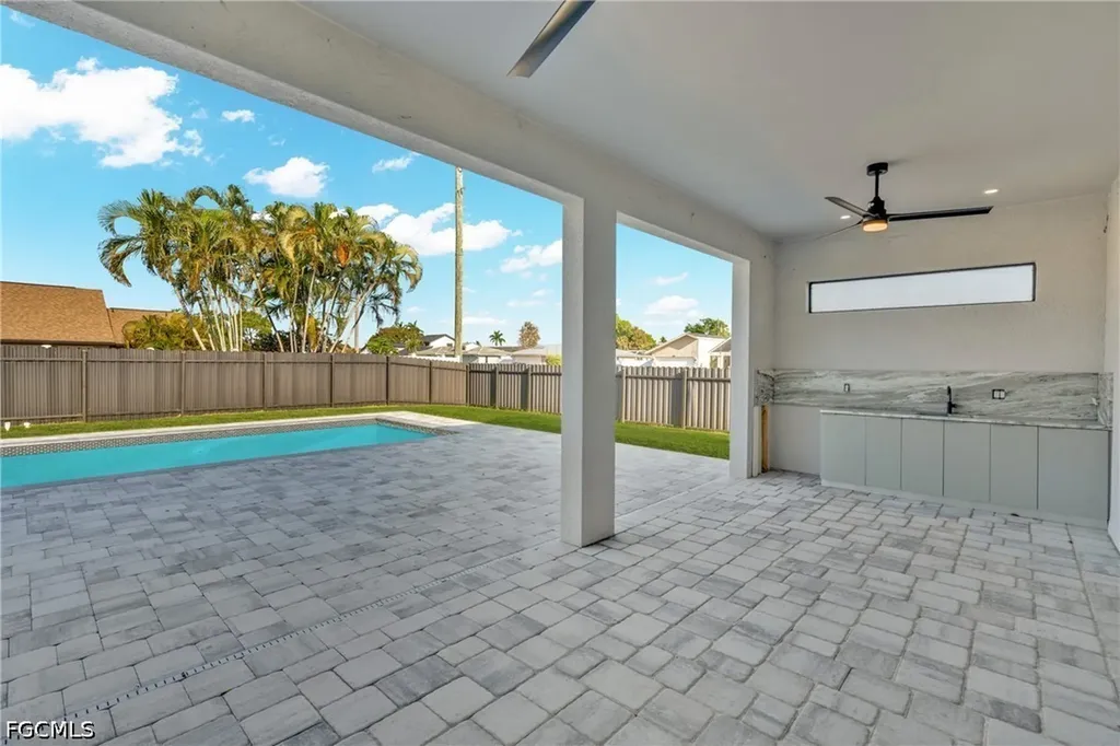 2 SE 20th Court Cape Coral FL 33990