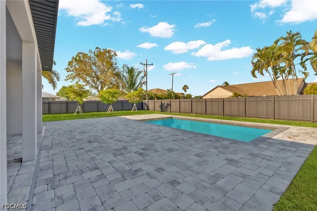 2 SE 20th Court Cape Coral FL 33990