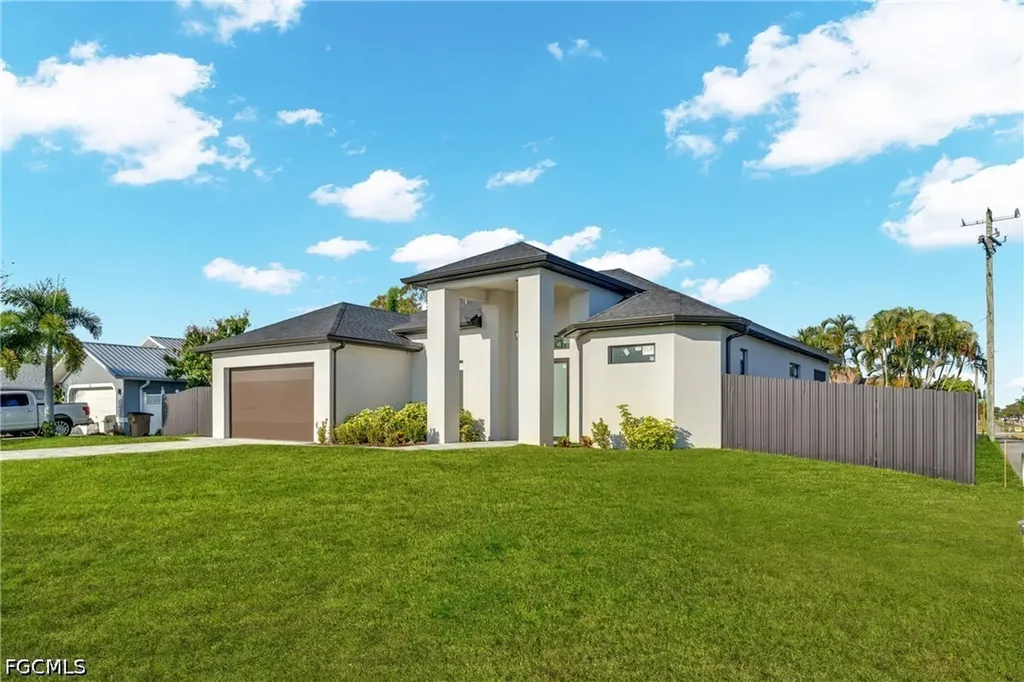 2 SE 20th Court Cape Coral FL 33990