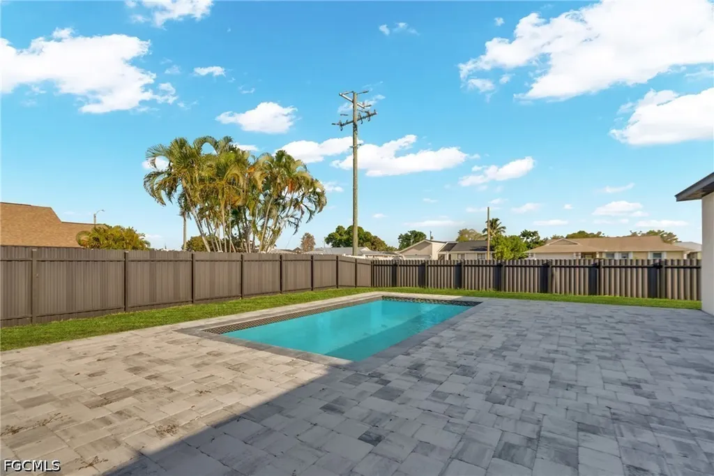 2 SE 20th Court Cape Coral FL 33990