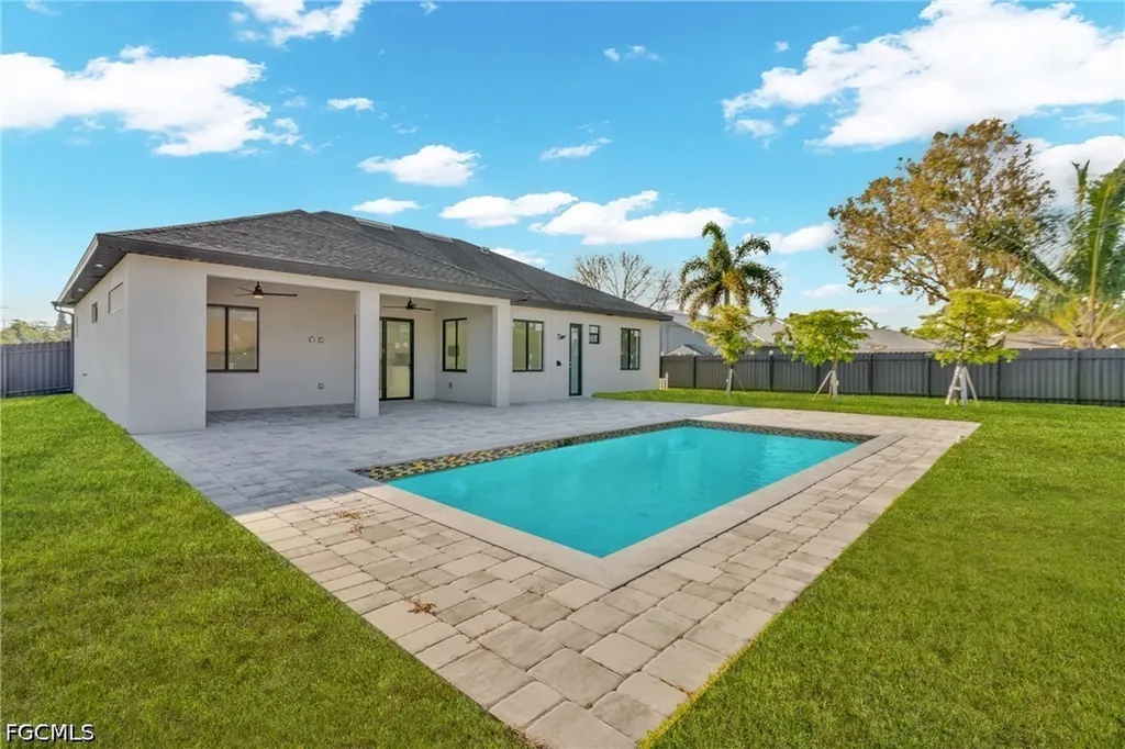 2 SE 20th Court Cape Coral FL 33990
