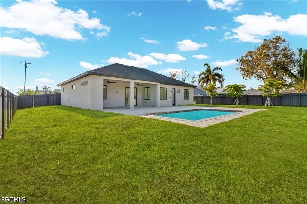 2 SE 20th Court Cape Coral FL 33990