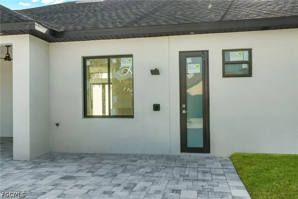 2 SE 20th Court Cape Coral FL 33990