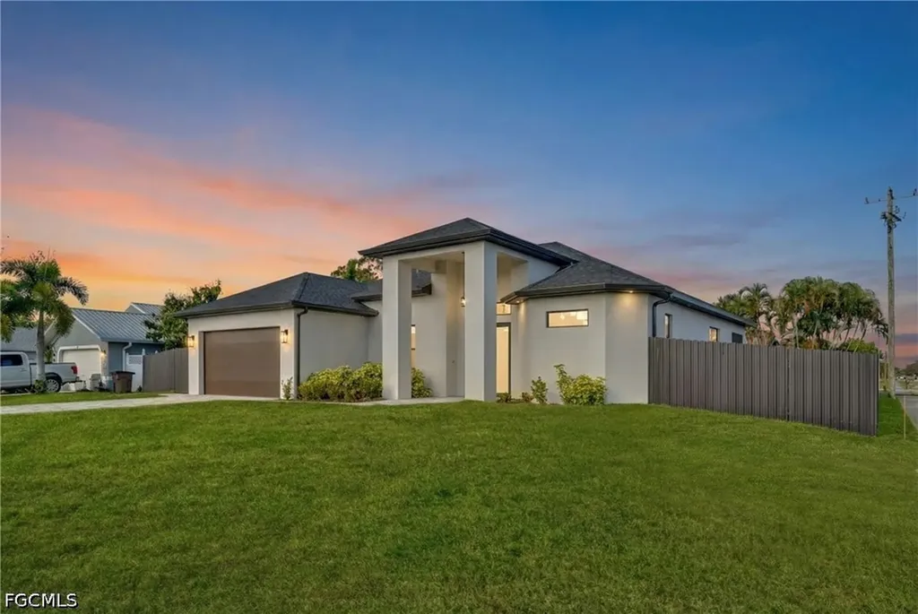 2 SE 20th Court Cape Coral FL 33990