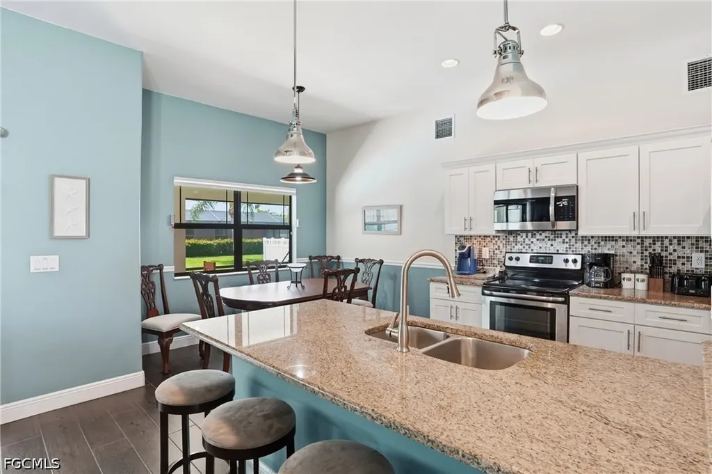 2714 SW 28th Avenue Cape Coral FL 33914
