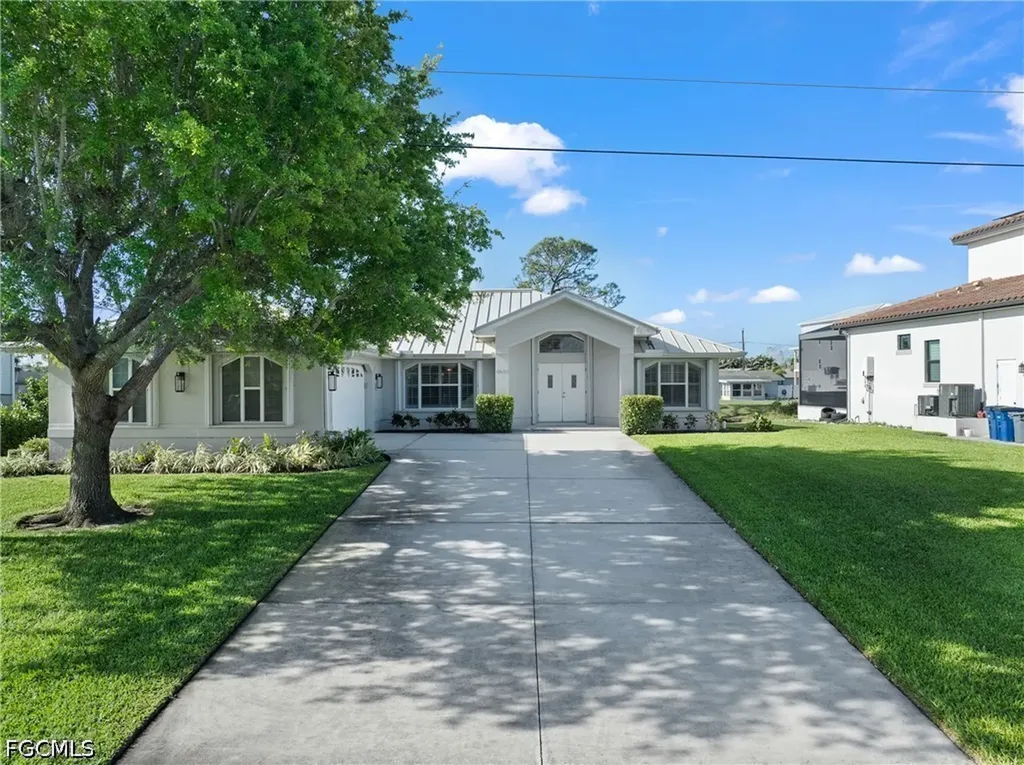 4955 Mederia Lane Estero FL 33928