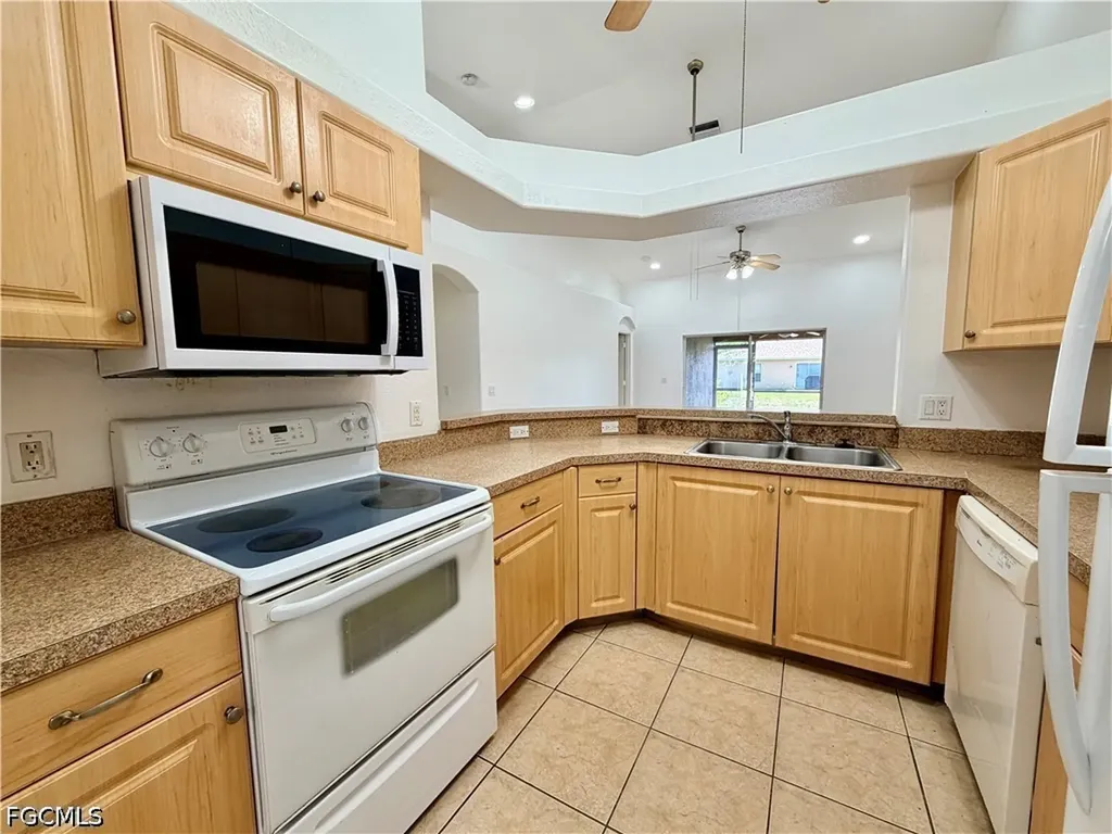 527 NE 24th Place Cape Coral FL 33909