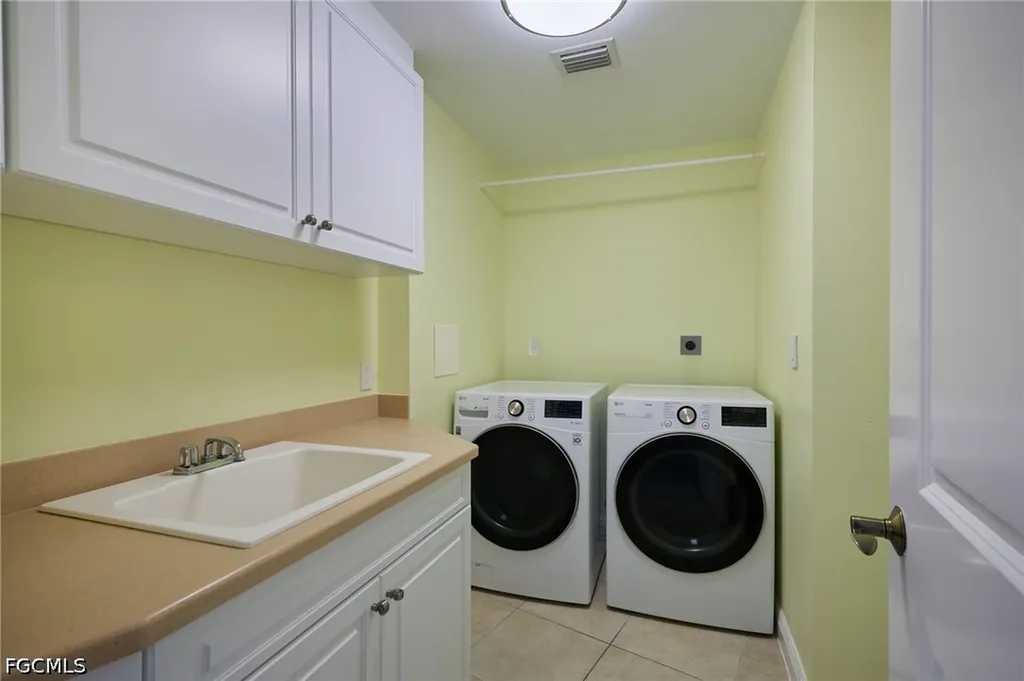 5702 Cape Harbour Drive Cape Coral FL 33914