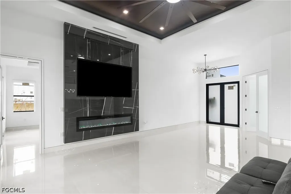 4211 SE 1st Avenue Cape Coral FL 33904