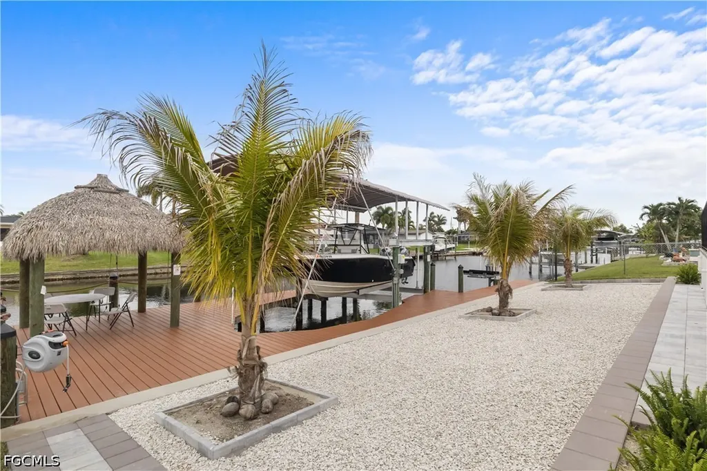 4211 SE 1st Avenue Cape Coral FL 33904