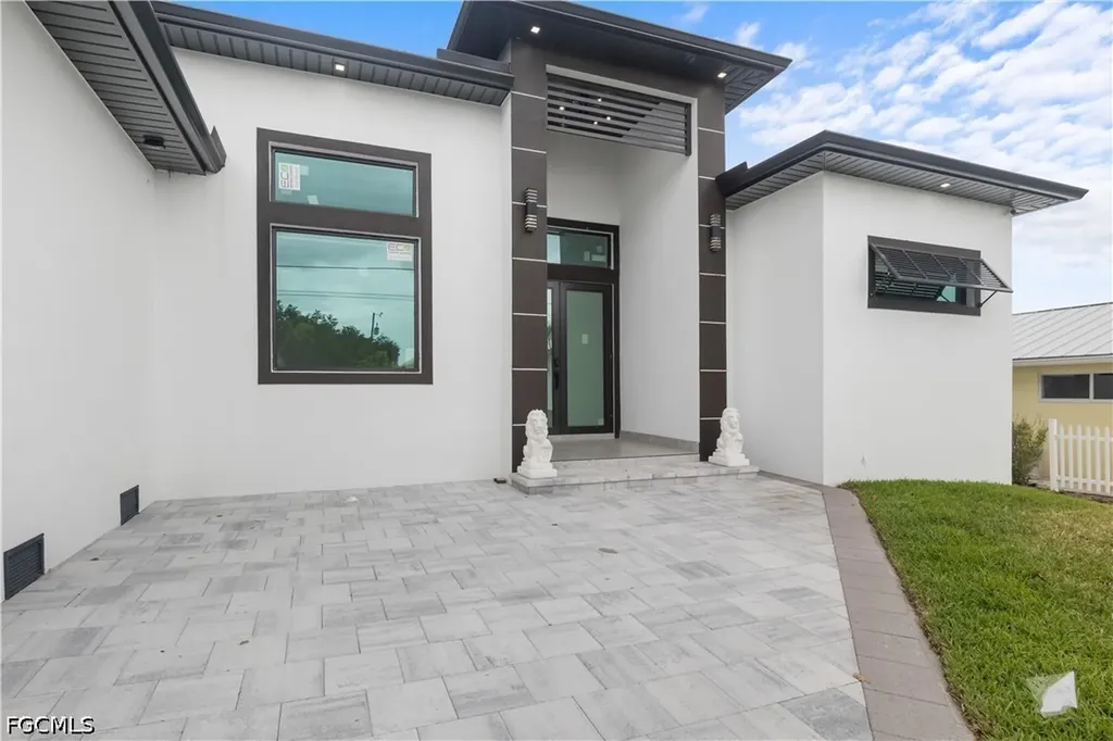 4211 SE 1st Avenue Cape Coral FL 33904