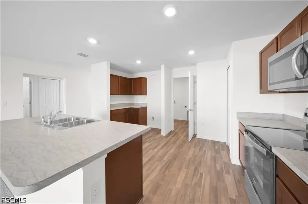 2912 NW 5th Place Cape Coral FL 33993