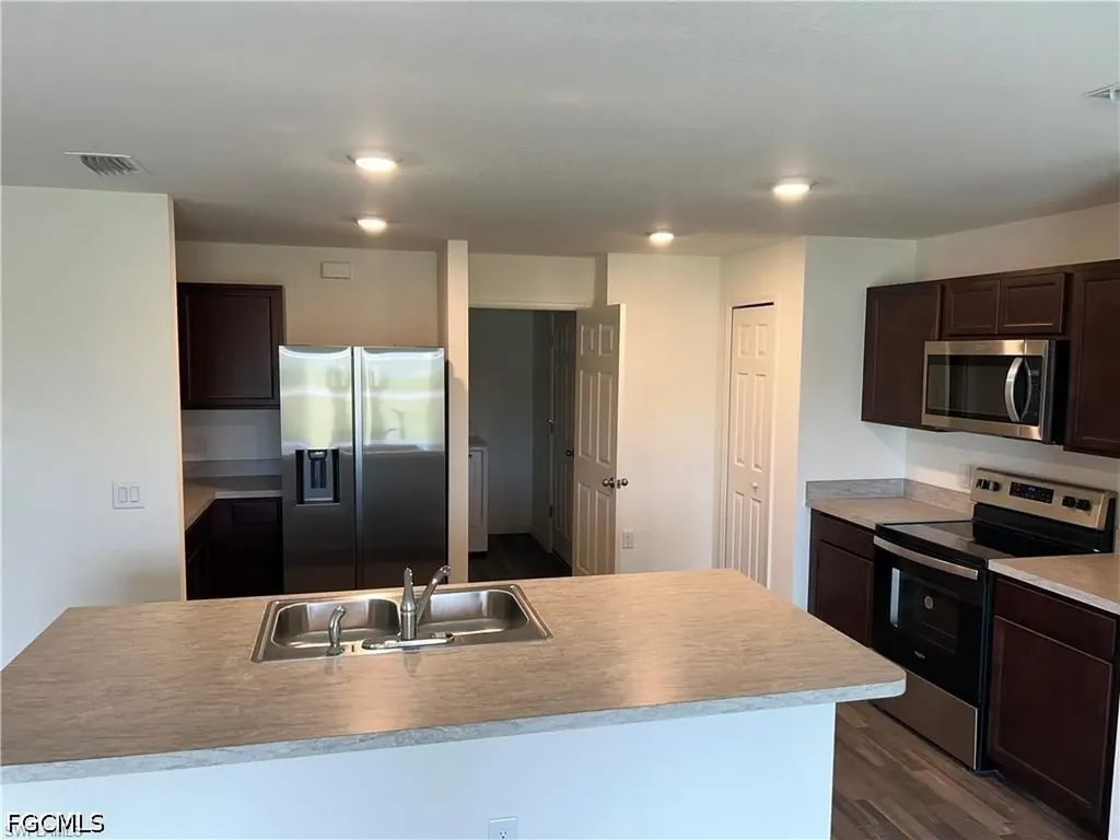 2912 NW 5th Place Cape Coral FL 33993