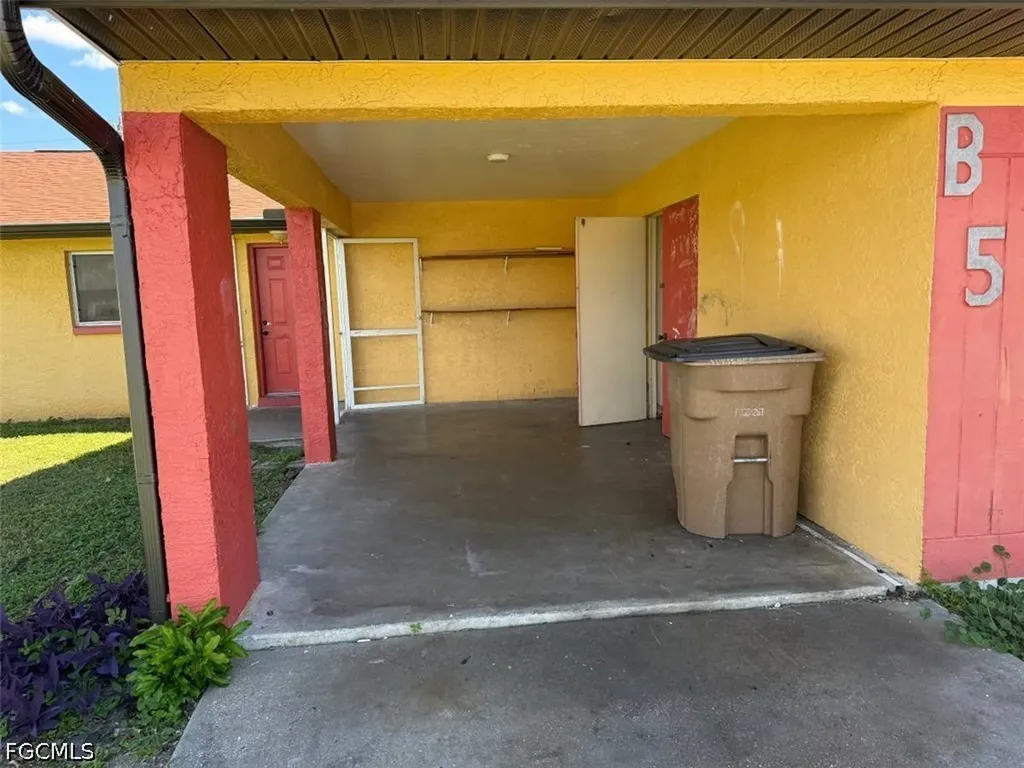537 SE 6th Place Cape Coral FL 33990