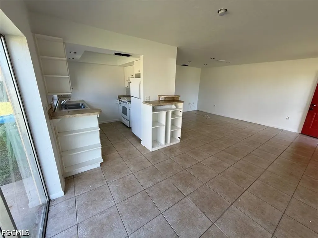 537 SE 6th Place Cape Coral FL 33990