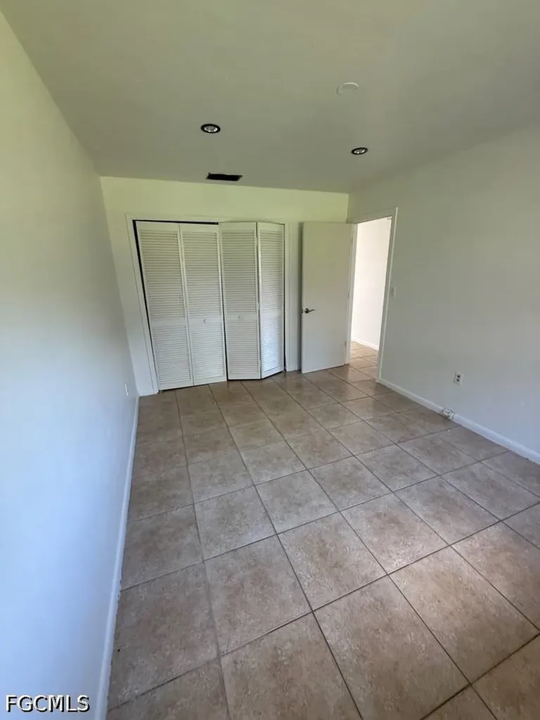 537 SE 6th Place Cape Coral FL 33990