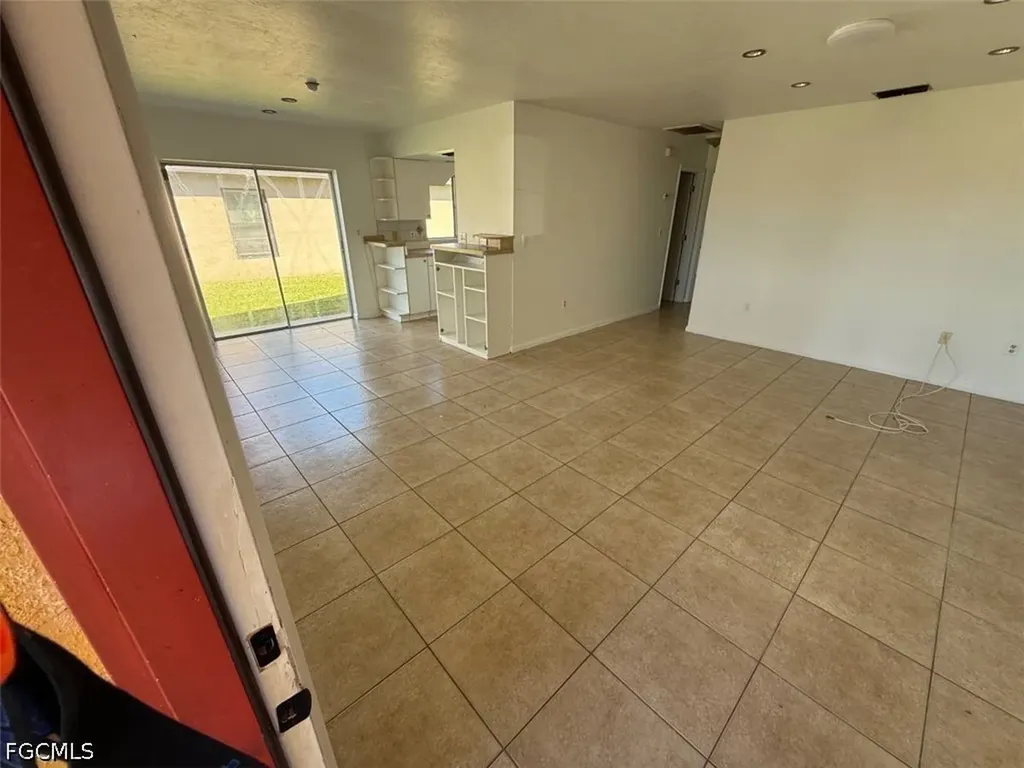 537 SE 6th Place Cape Coral FL 33990