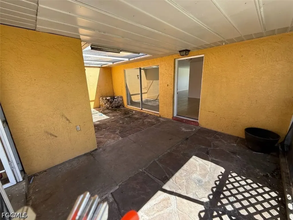 537 SE 6th Place Cape Coral FL 33990