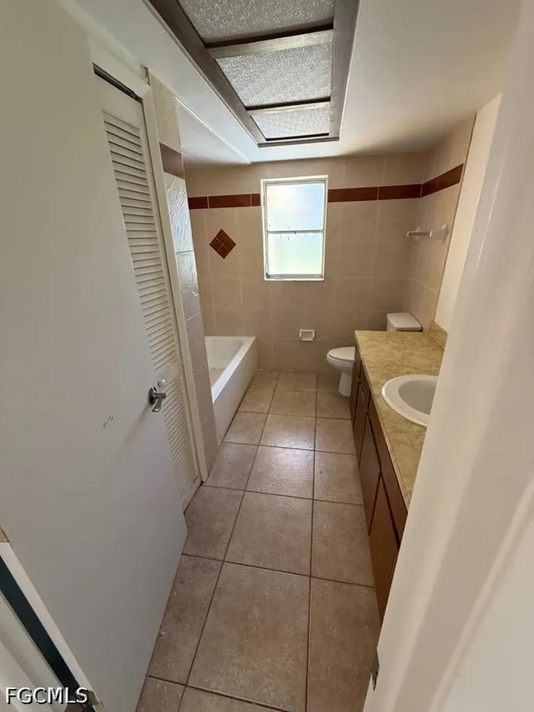 537 SE 6th Place Cape Coral FL 33990
