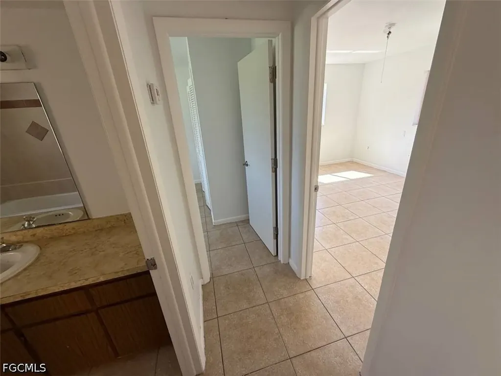 537 SE 6th Place Cape Coral FL 33990