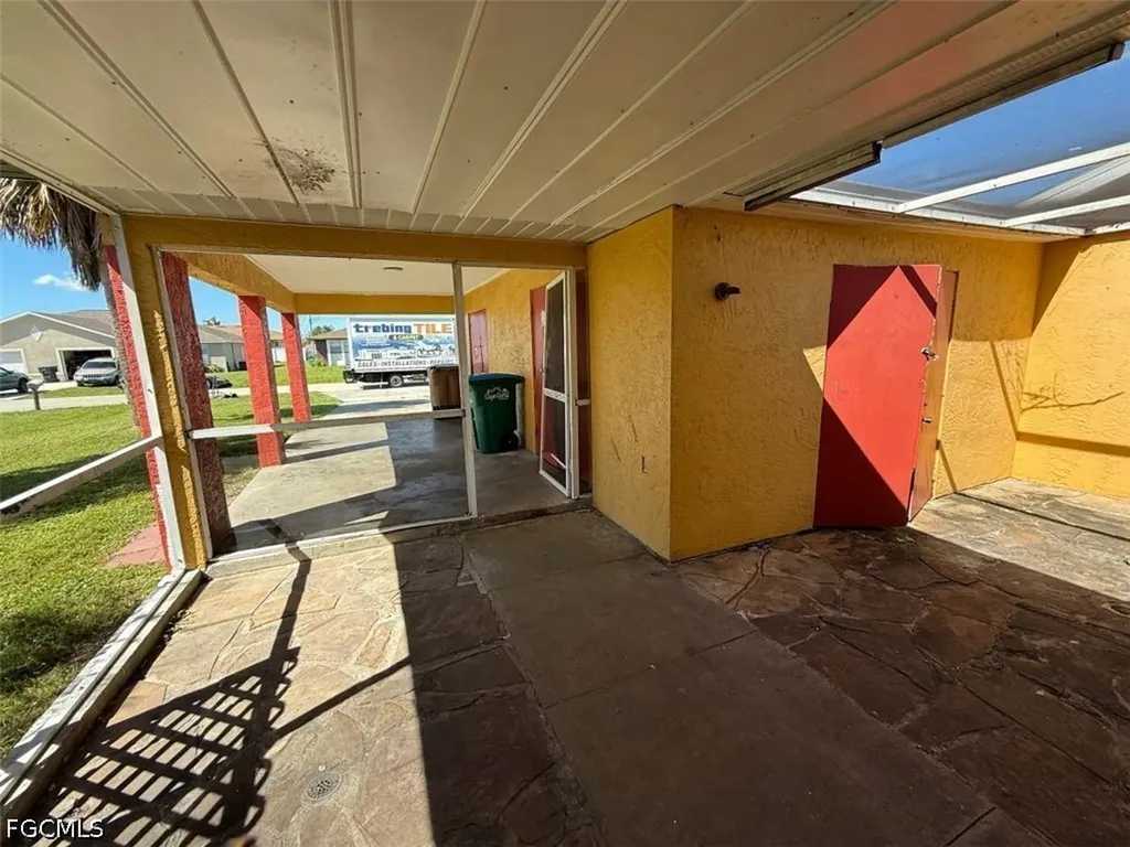 537 SE 6th Place Cape Coral FL 33990