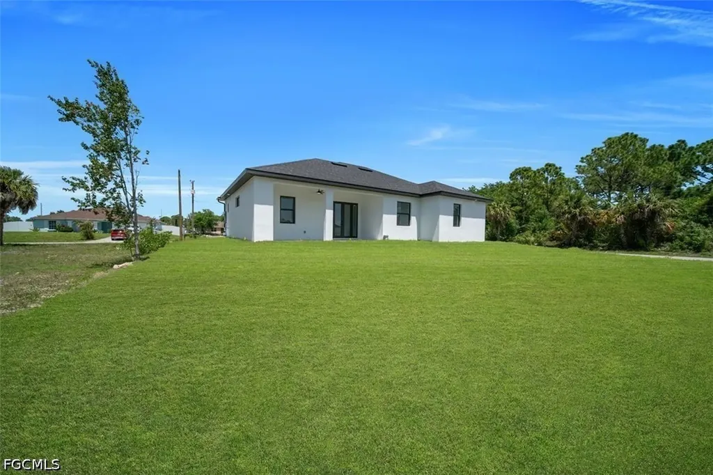 3901 3rd Street SW Lehigh Acres FL 33976
