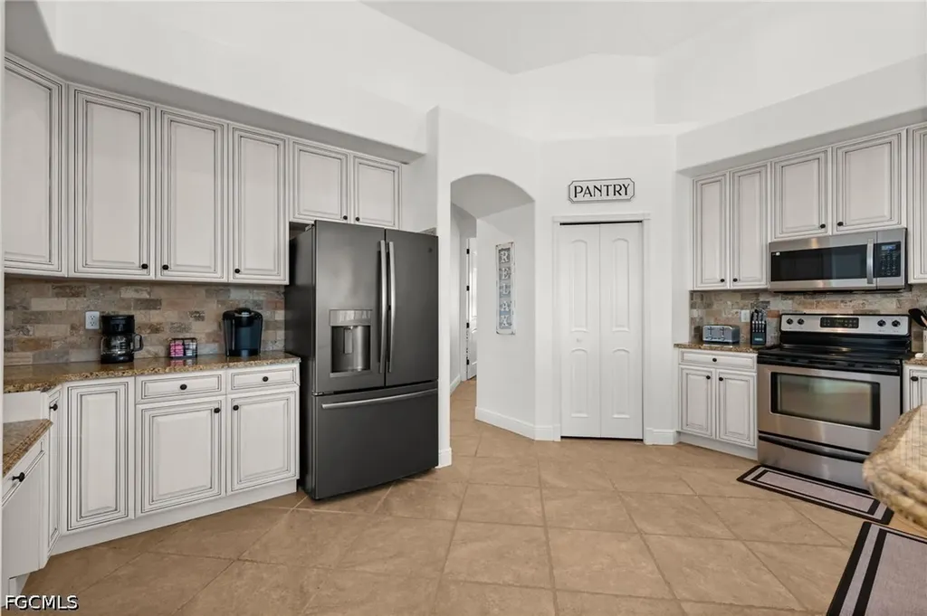 3041 SW 11th Place Cape Coral FL 33914