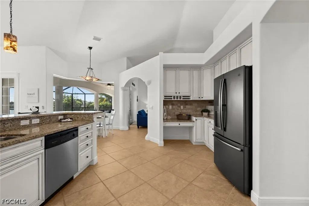 3041 SW 11th Place Cape Coral FL 33914